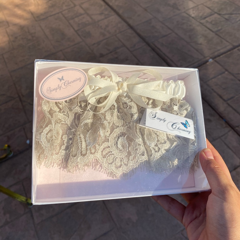 Bridal lace garter